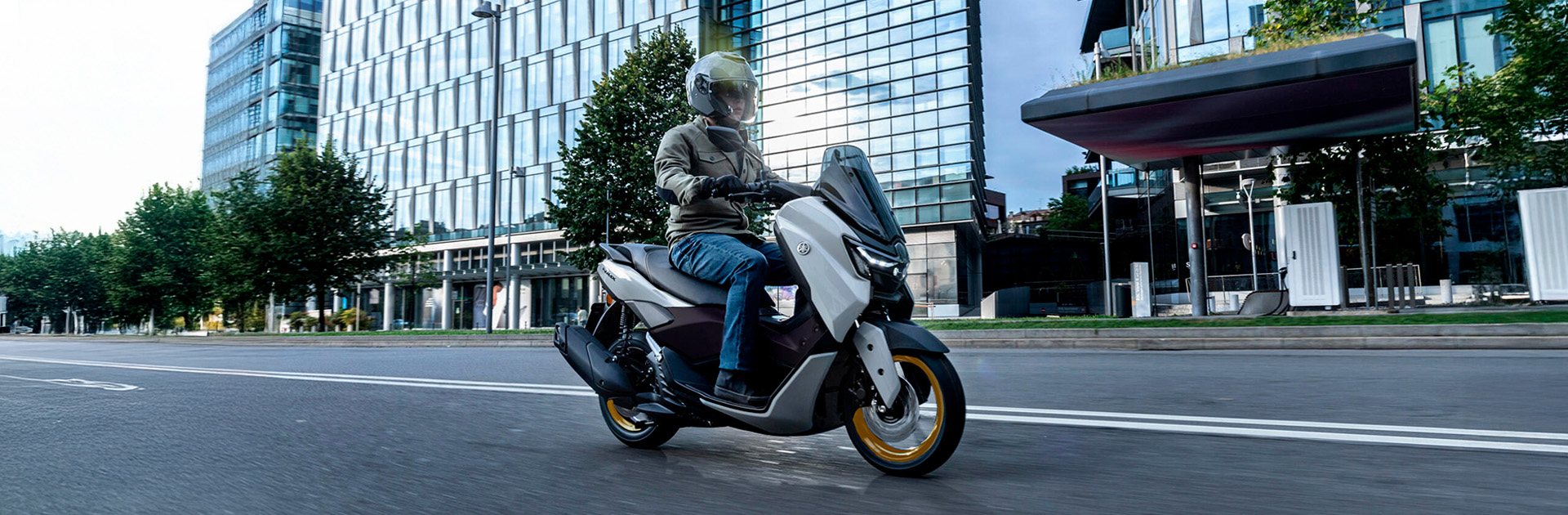 assets/images/motorcycles/headers/n-max-2025.jpg