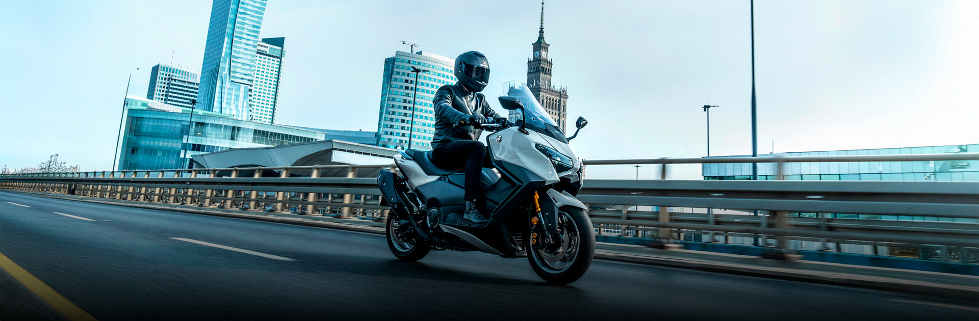 assets/images/motorcycles/headers/t-max-tech-max-2025.jpg