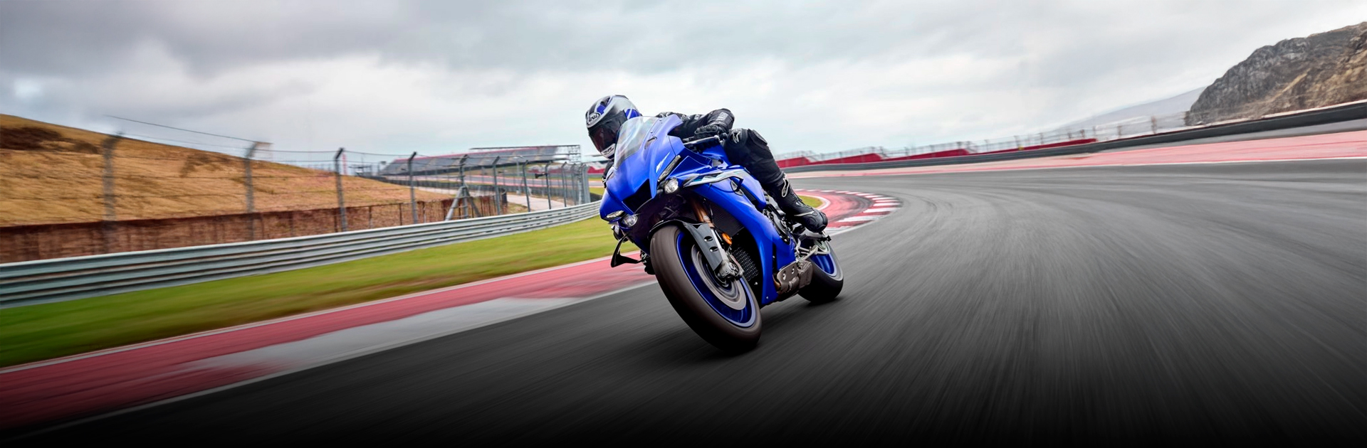 assets/images/motorcycles/headers/yzf-r1-2025.jpg