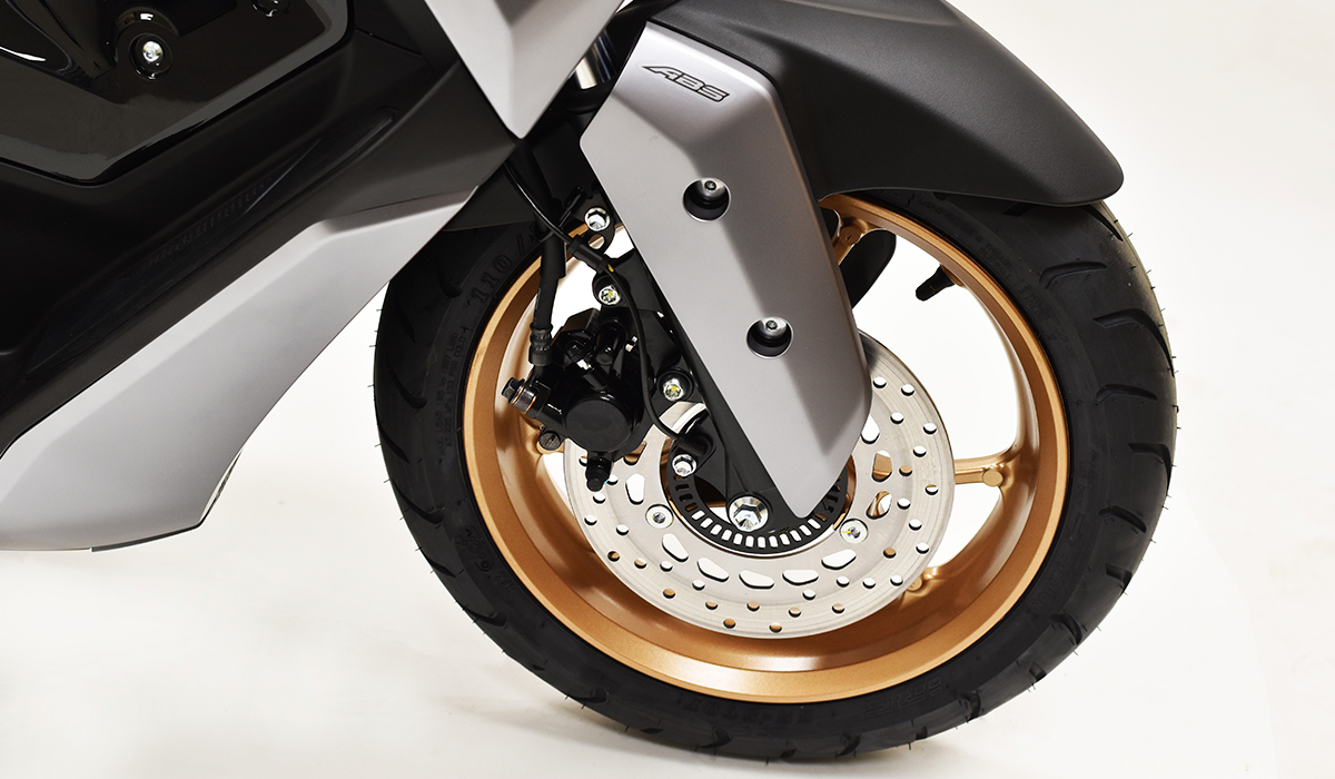assets/images/motorcycles/models/n-max-2025/ff54a034-aaca-4d95-a6be-ac61f451237f.png