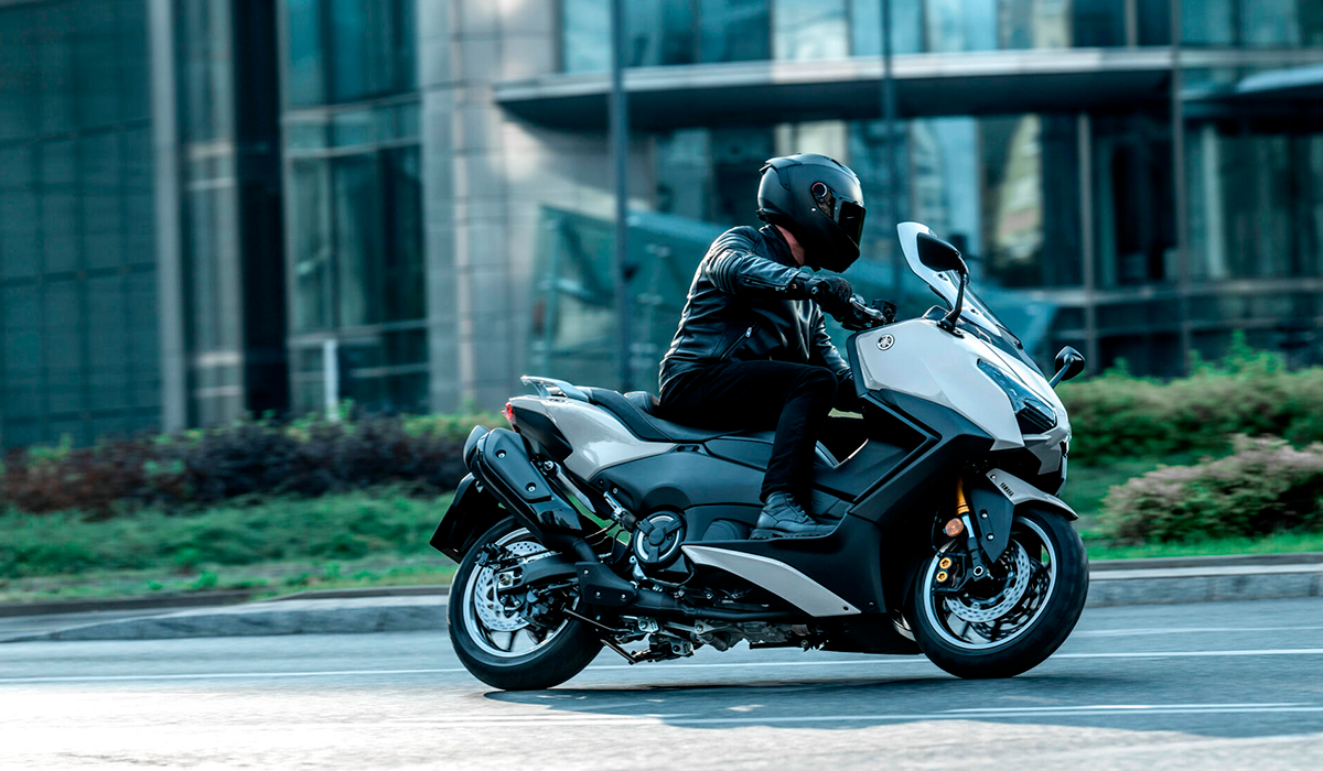 assets/images/motorcycles/models/t-max-tech-max-2025/0c741b70-3a0a-4a51-8fc1-96aeb84b6e04.png