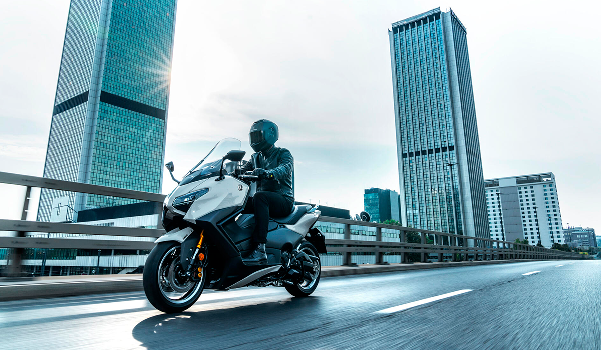 assets/images/motorcycles/models/t-max-tech-max-2025/16246fe9-6b7d-4a8b-88f4-55128f2fd029.png