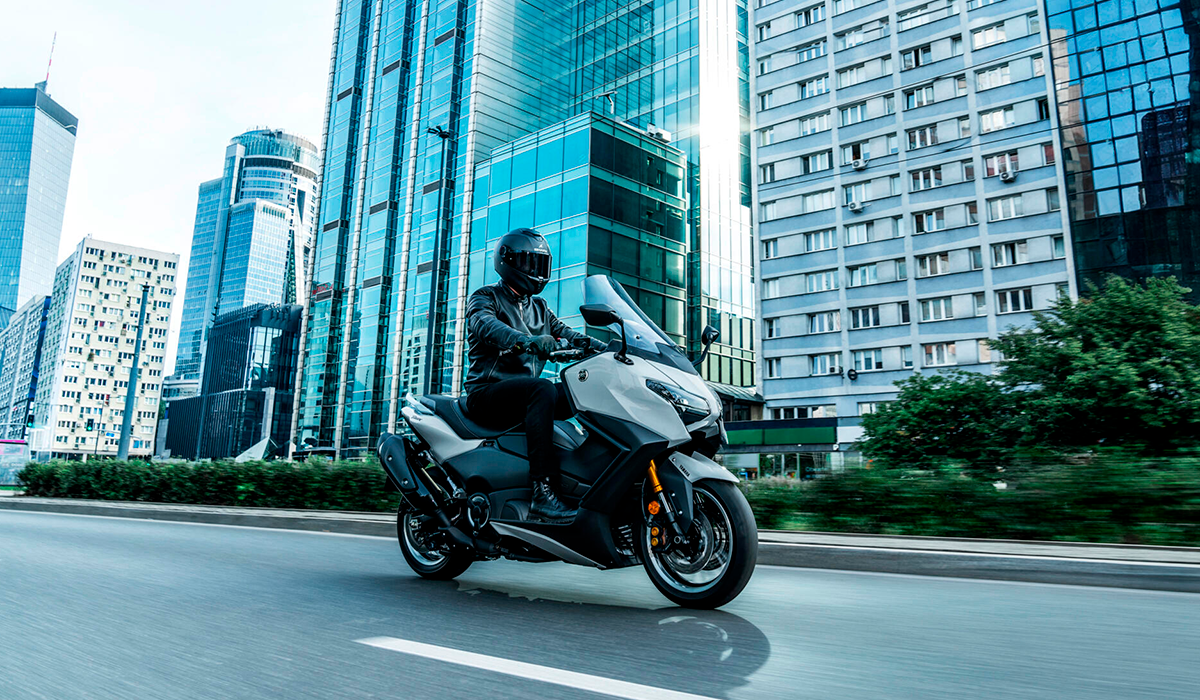 assets/images/motorcycles/models/t-max-tech-max-2025/4d852497-d42f-4dae-b850-bc83dc98b5ff.png