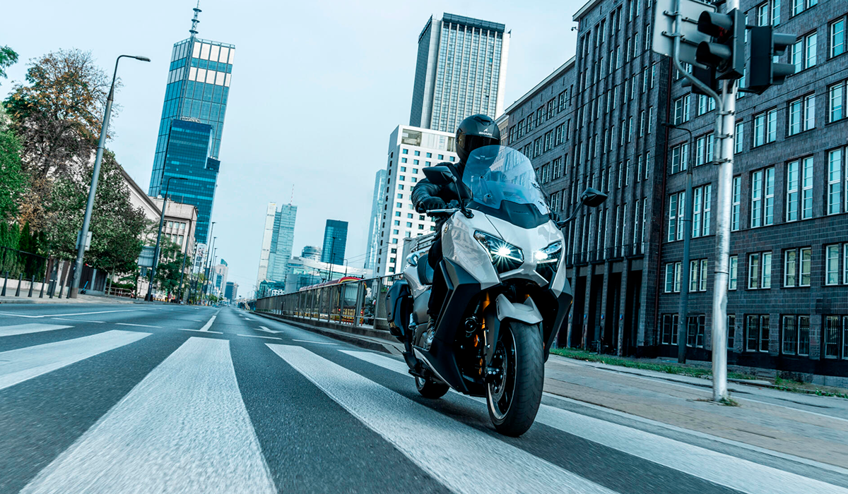 assets/images/motorcycles/models/t-max-tech-max-2025/9f2fd673-1e6b-4df7-bd1d-88b7c4f06bf7.png