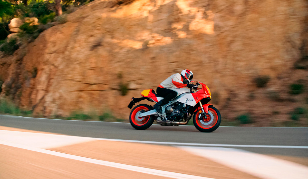 assets/images/motorcycles/models/xsr-900-gp-2025/8ad349fd-56e6-47a8-94af-dd6728dd4480.jpg