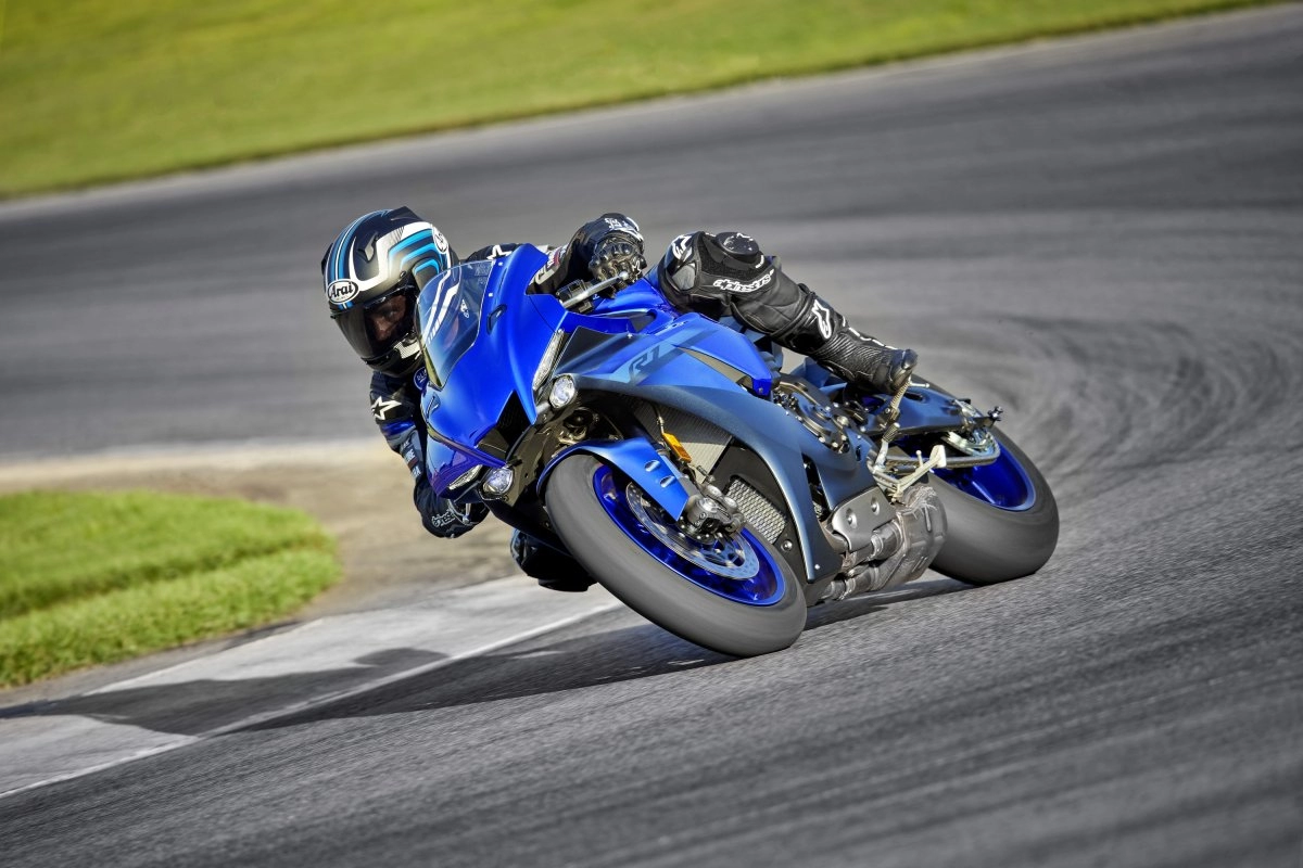 assets/images/motorcycles/models/yzf-r1-2024/11.jpg