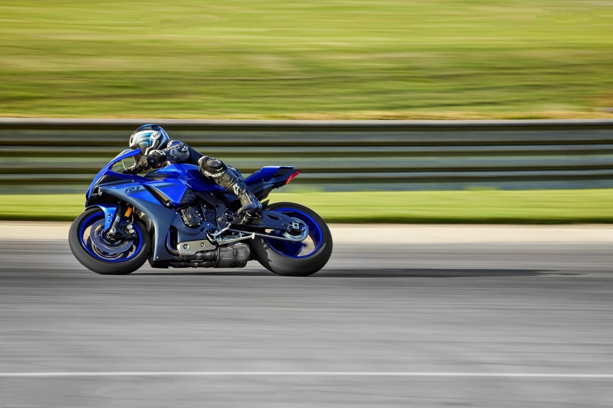 assets/images/motorcycles/models/yzf-r1-2024/9.jpg