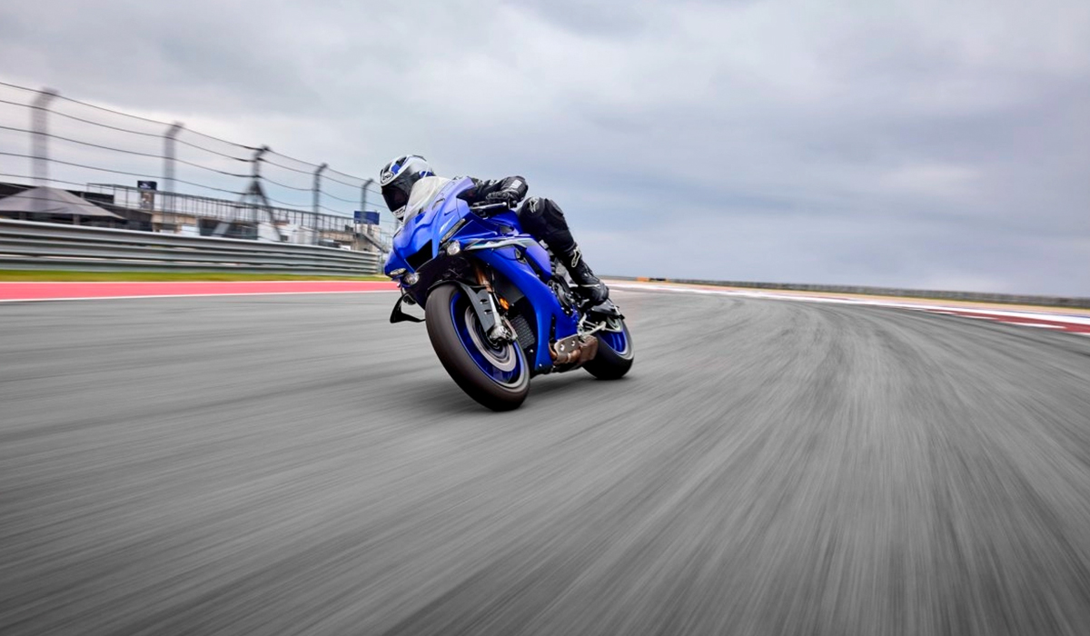 assets/images/motorcycles/models/yzf-r1-2025/2edb5ca7-f91c-46e0-a57b-9fe5c0da0357.jpg