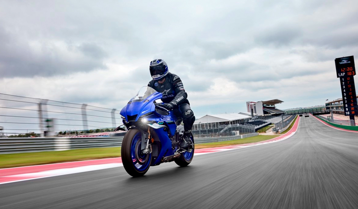 assets/images/motorcycles/models/yzf-r1-2025/3770c831-203b-4616-a9bb-dd31ed6df372.jpg