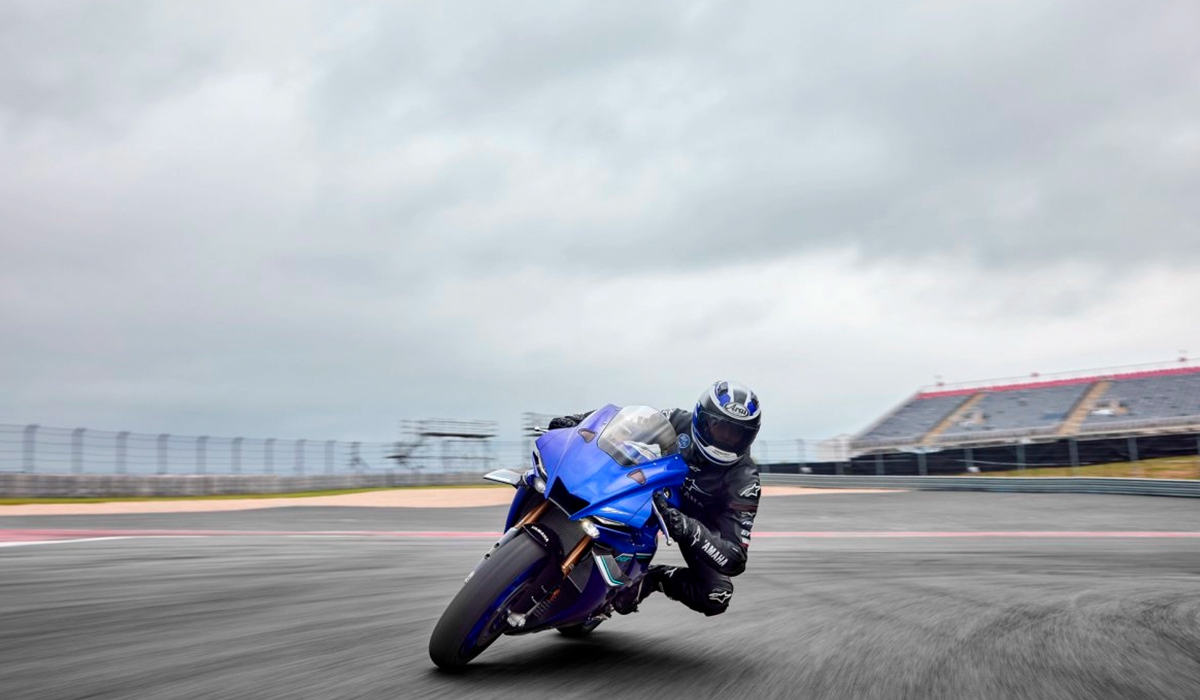 assets/images/motorcycles/models/yzf-r1-2025/4eed9c48-0951-47e6-ac58-e64879b19064.jpg