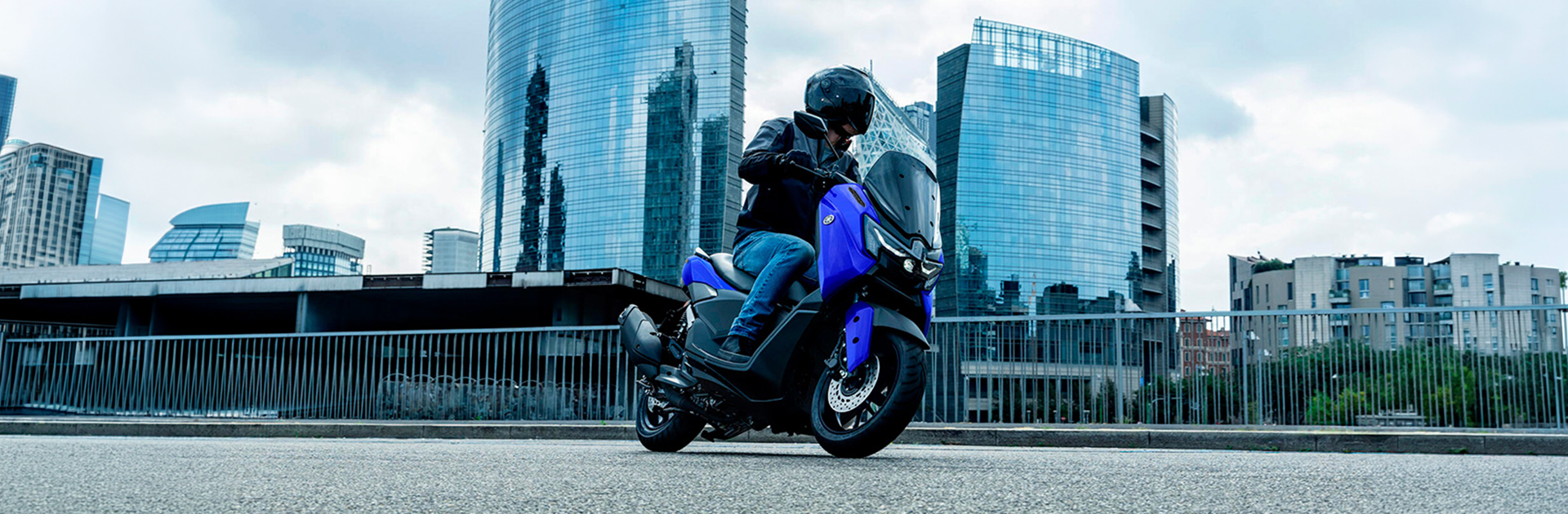 assets/images/motorcycles/headers/n-max-tech-max-2026.jpg