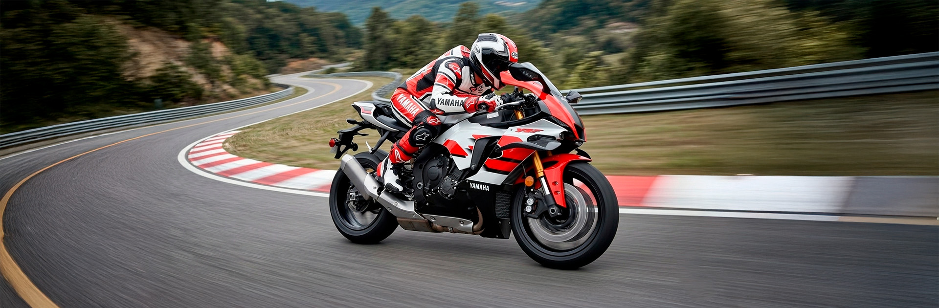 assets/images/motorcycles/headers/yzf-r1-2026.jpg