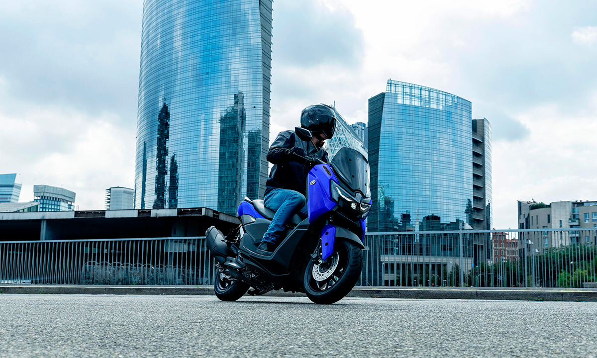 assets/images/motorcycles/models/n-max-tech-max-2026/6ff8b913-071a-4bc1-8a57-881ed0539130.jpg