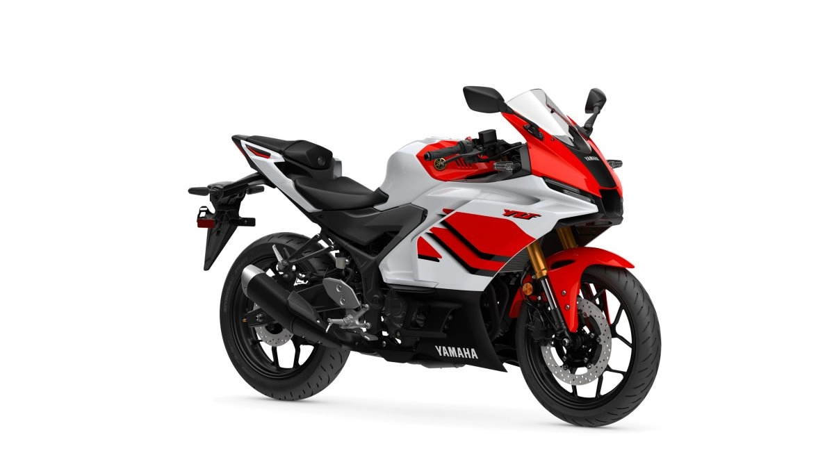 assets/images/motorcycles/models/yzf-r3-2026/938601ca-3656-4270-837a-db0e387df6c9.png