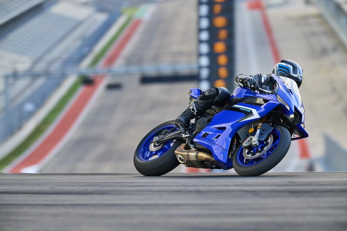 assets/images/motorcycles/models/yzf-r9-2025/5f17e6e9-2e3f-47d1-9122-770defdeb8b0.png