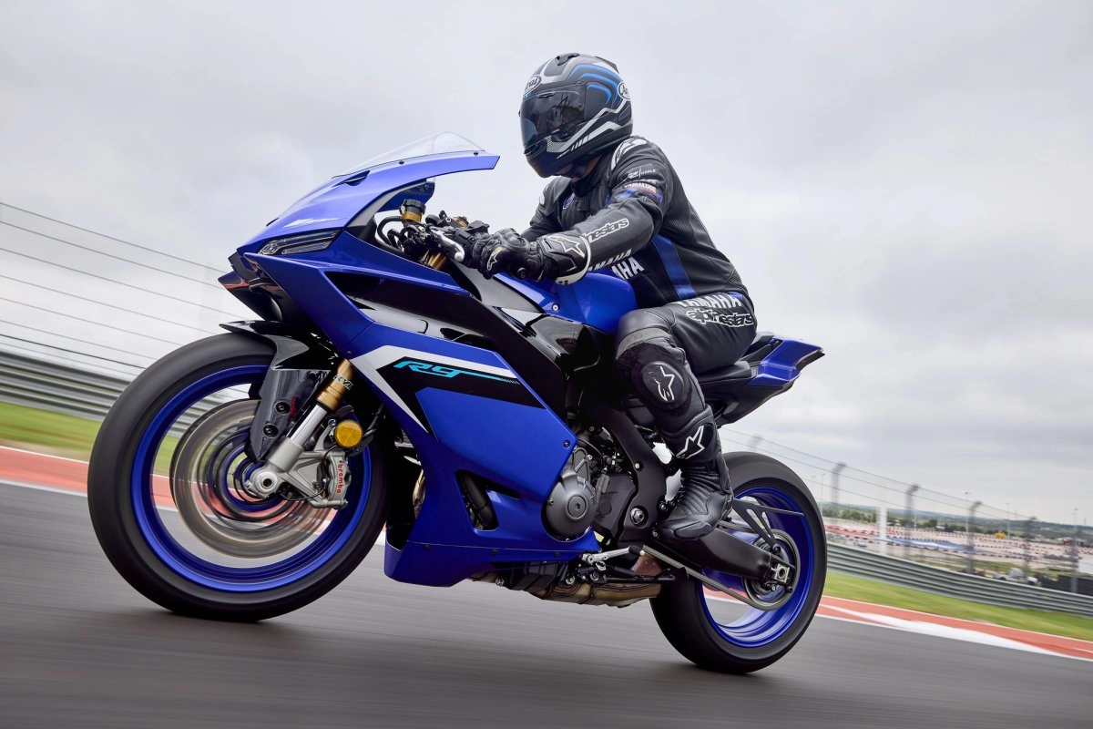 assets/images/motorcycles/models/yzf-r9-2025/86a8cf35-2d21-4fd6-b44e-e4ced66efd03.png